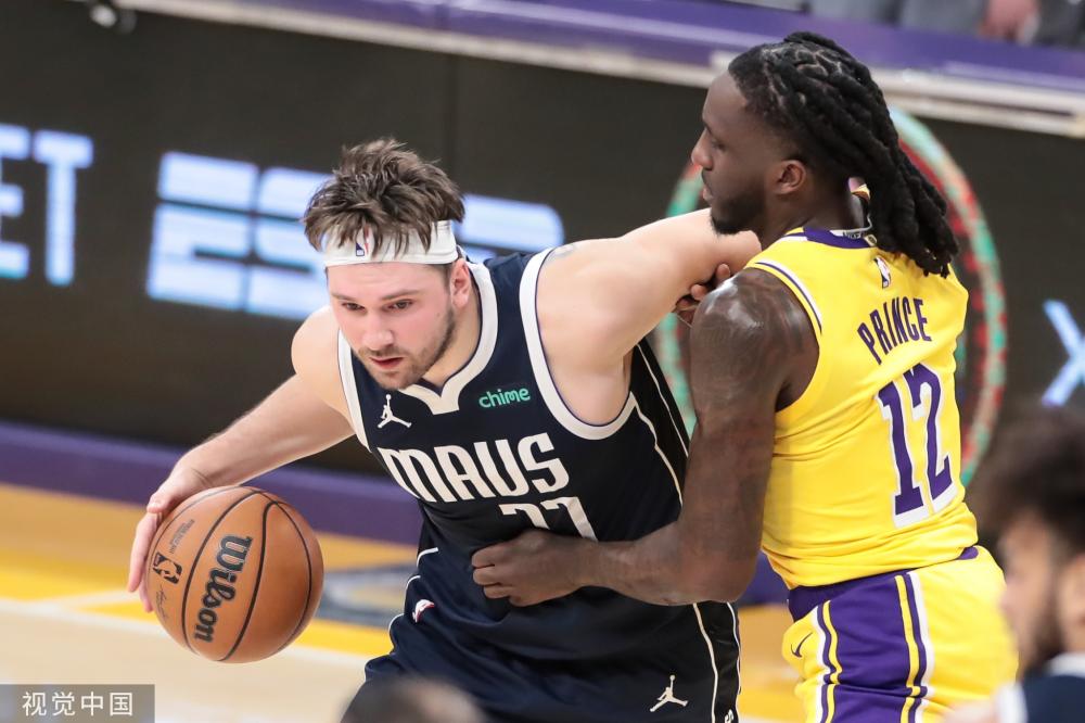 击中了足球 击中了足球