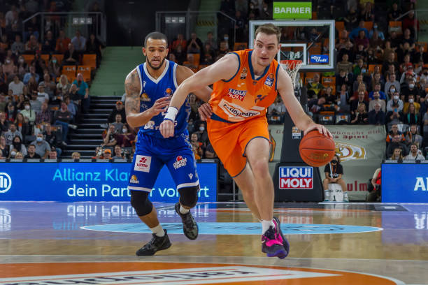 于球员之间 于球员之间